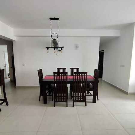 Modern Apartment In Close Proximity To The Beach Colombo Exterior photo